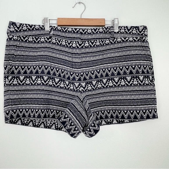 LOFT Womens Shorts Tribal Pattern Lining Black White Size 16 - Picture 1 of 11